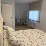 Piso Recien Reformado, Comodo Y Muy Luminoso. Apartamento